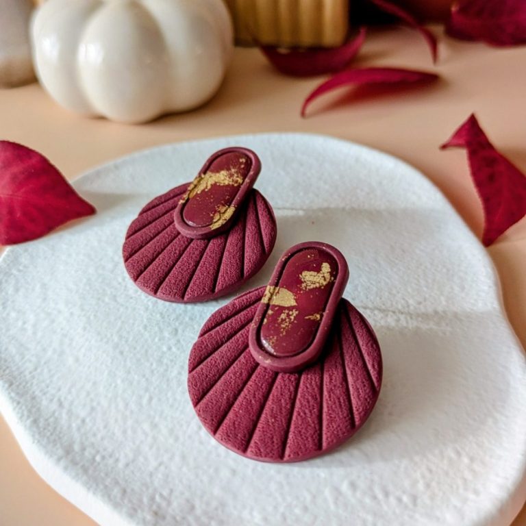 boucle d'oreilles argile polymere forme de coeur bordeaux